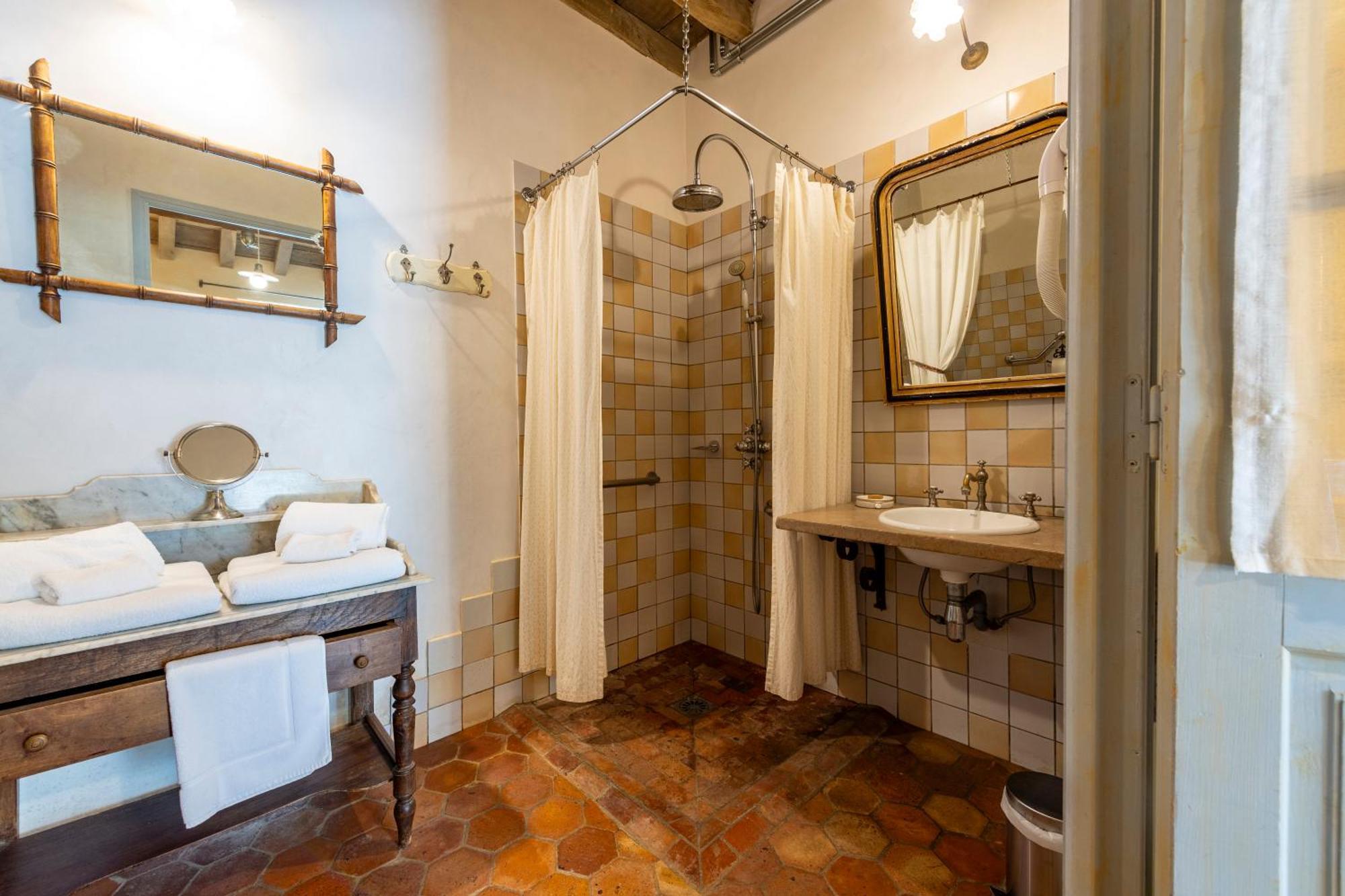 Hotel De La Beursaudiere Nitry Екстериор снимка