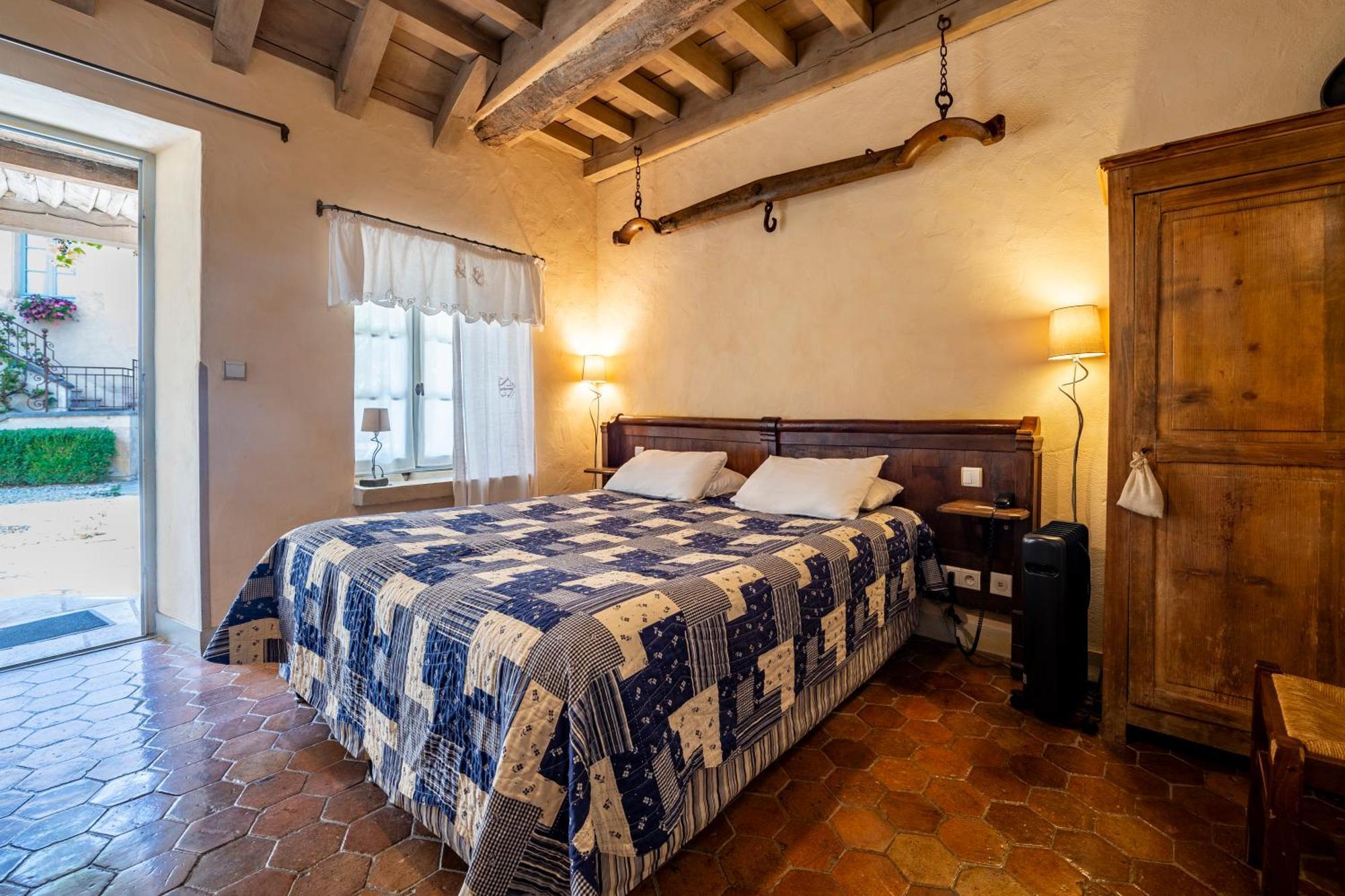 Hotel De La Beursaudiere Nitry Екстериор снимка