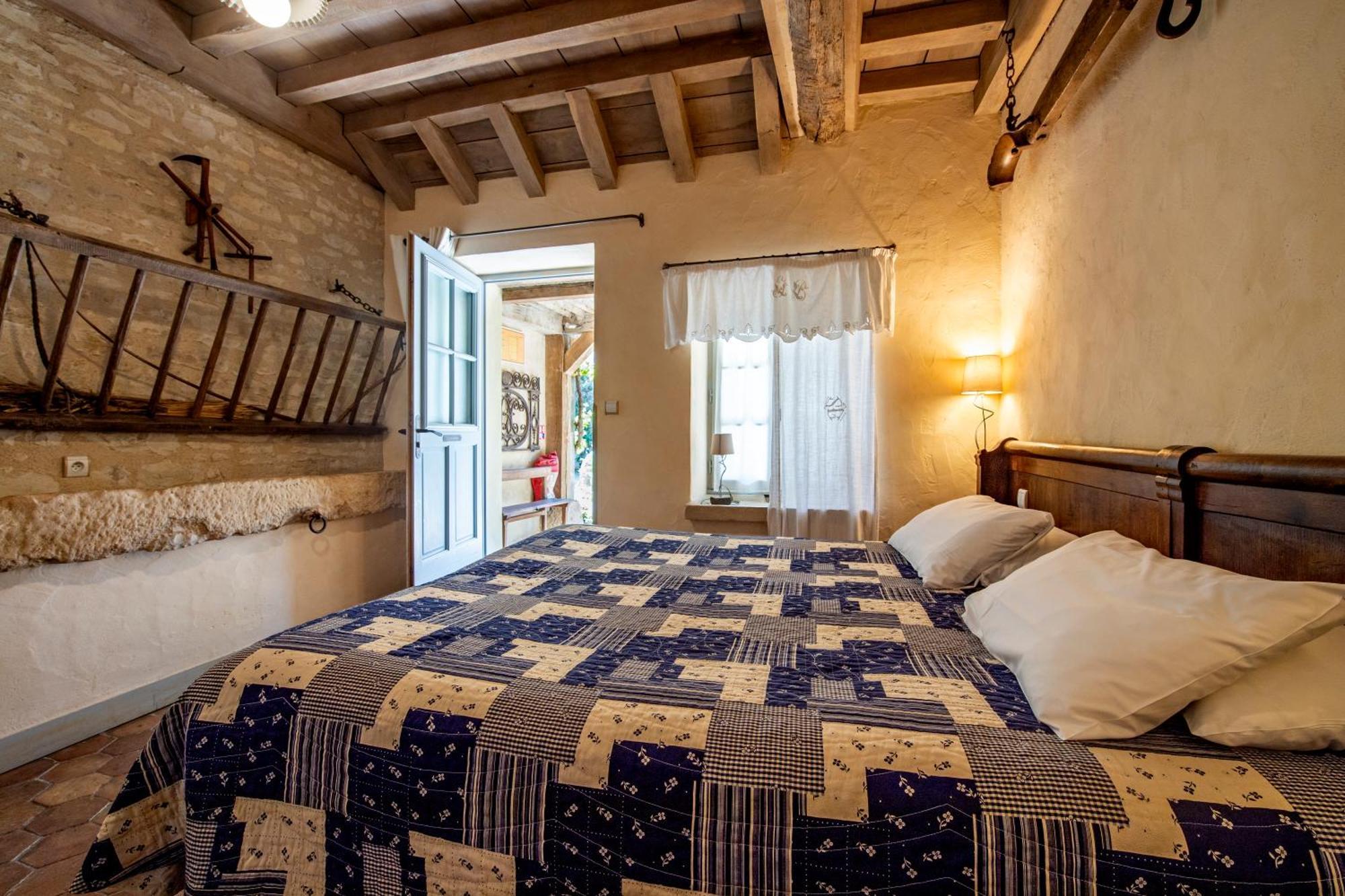 Hotel De La Beursaudiere Nitry Екстериор снимка