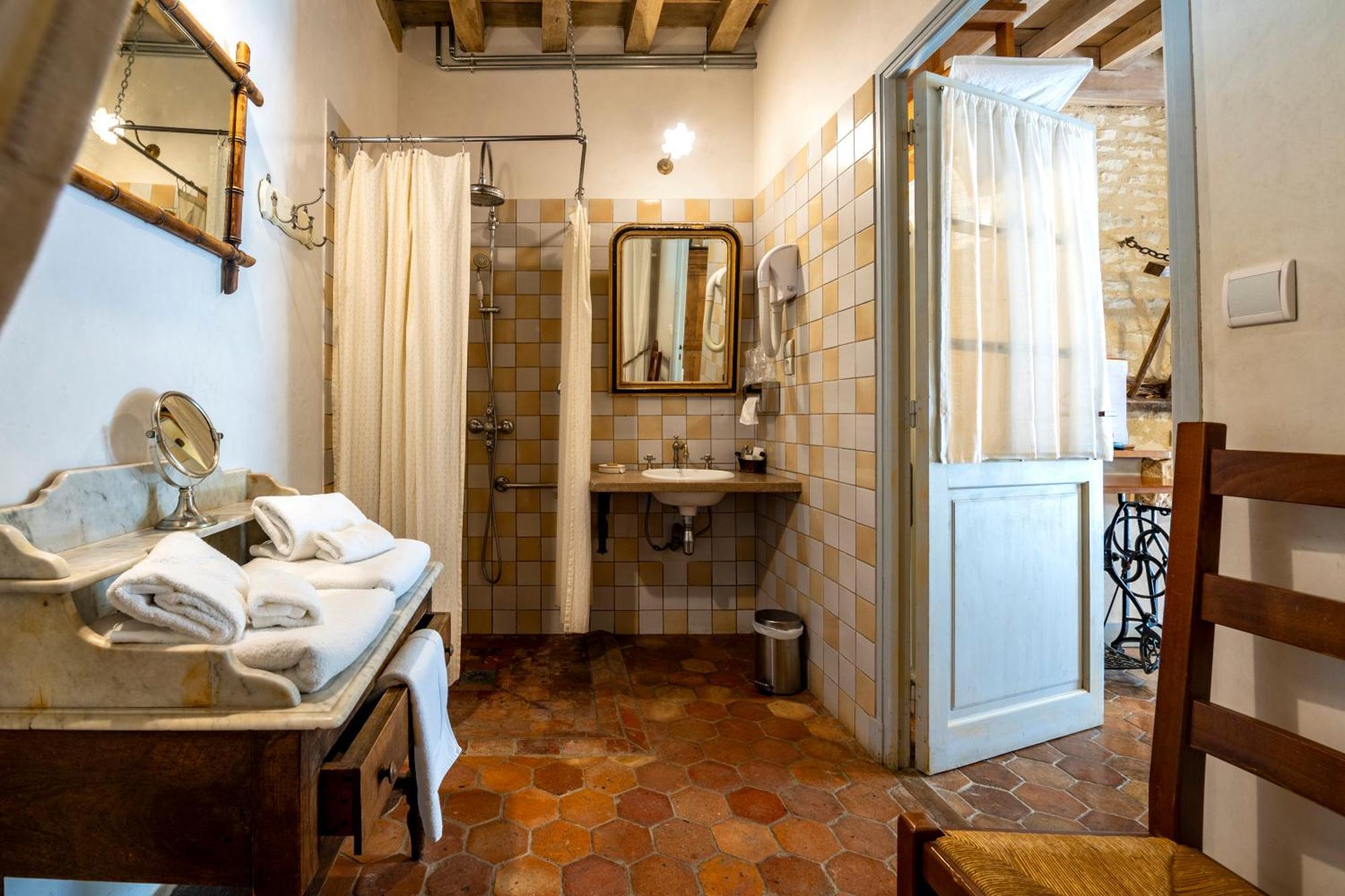 Hotel De La Beursaudiere Nitry Екстериор снимка