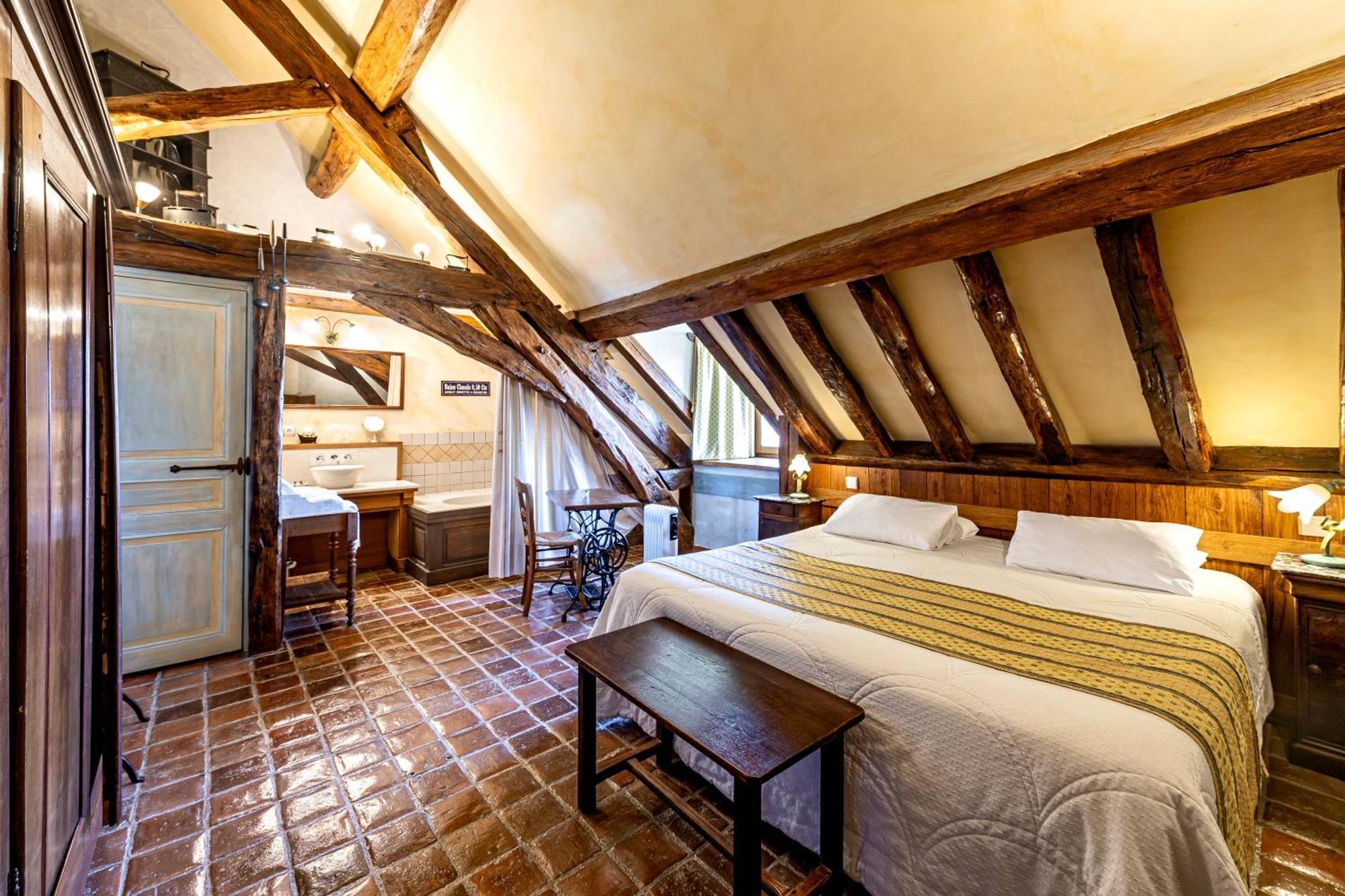 Hotel De La Beursaudiere Nitry Екстериор снимка