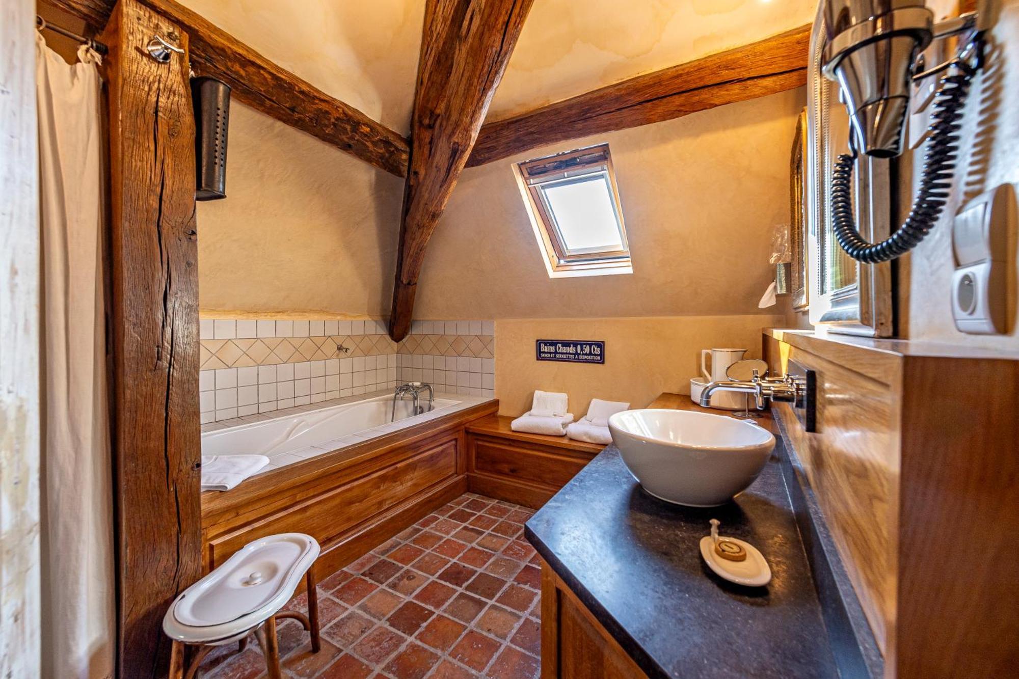 Hotel De La Beursaudiere Nitry Екстериор снимка