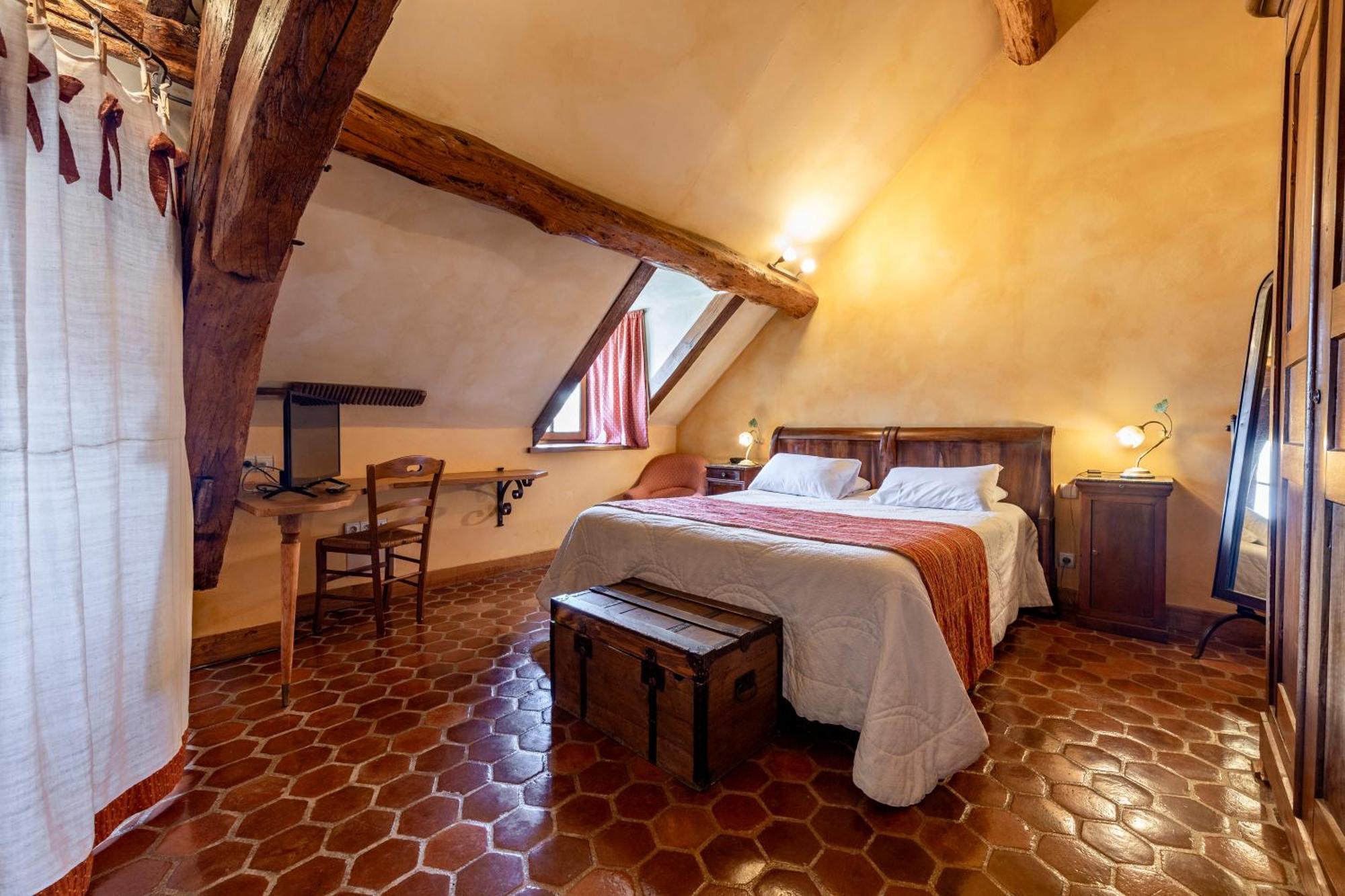 Hotel De La Beursaudiere Nitry Екстериор снимка