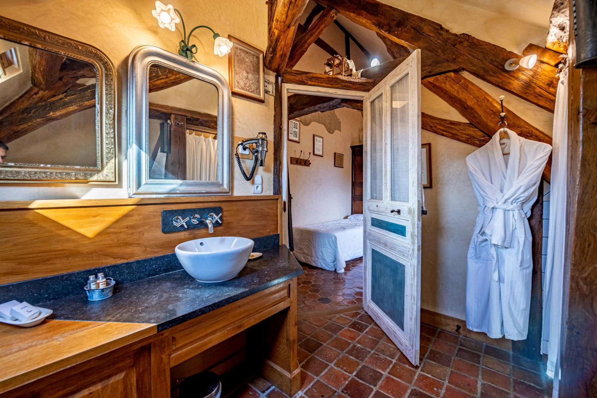 Hotel De La Beursaudiere Nitry Екстериор снимка