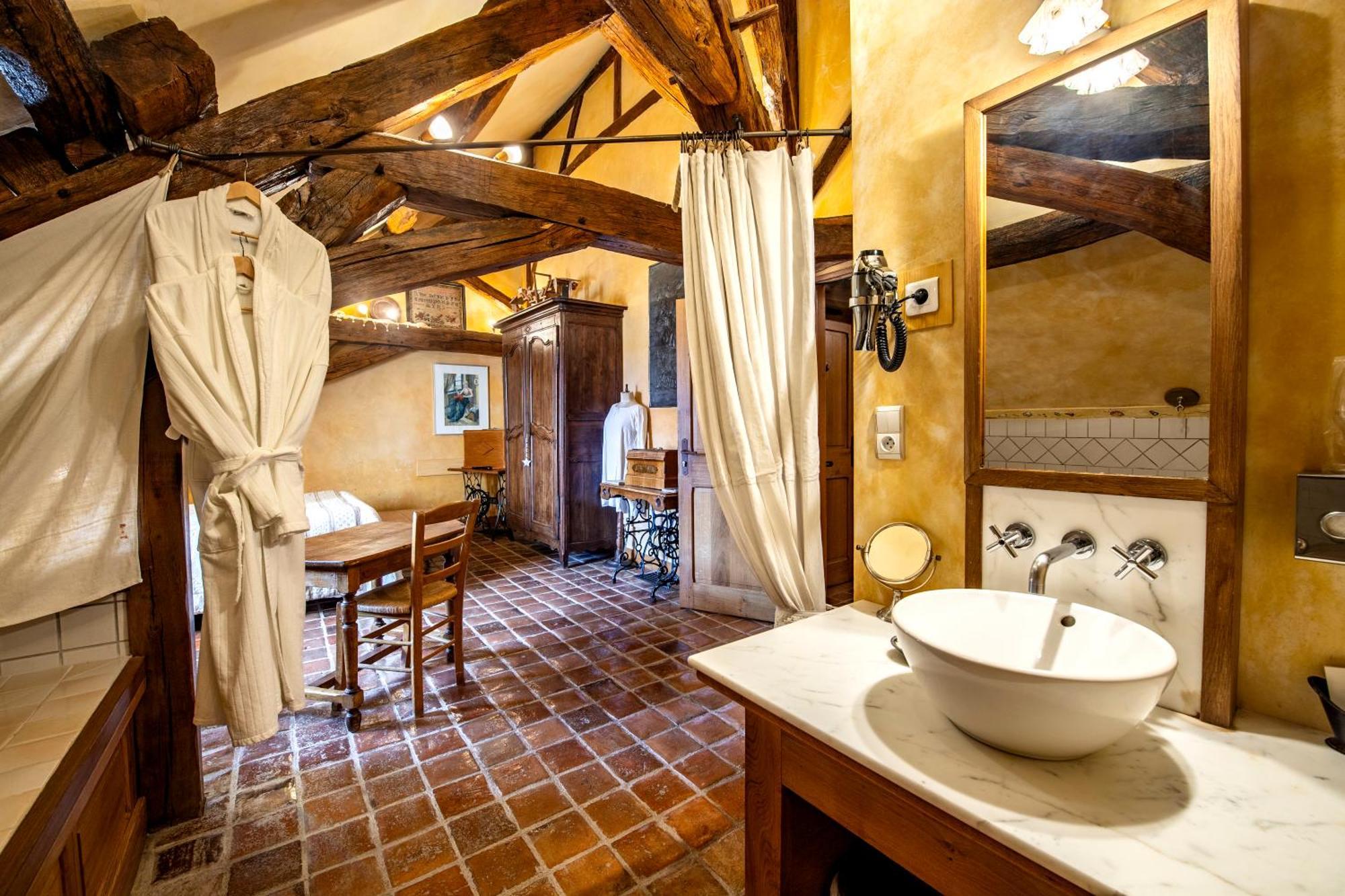 Hotel De La Beursaudiere Nitry Екстериор снимка