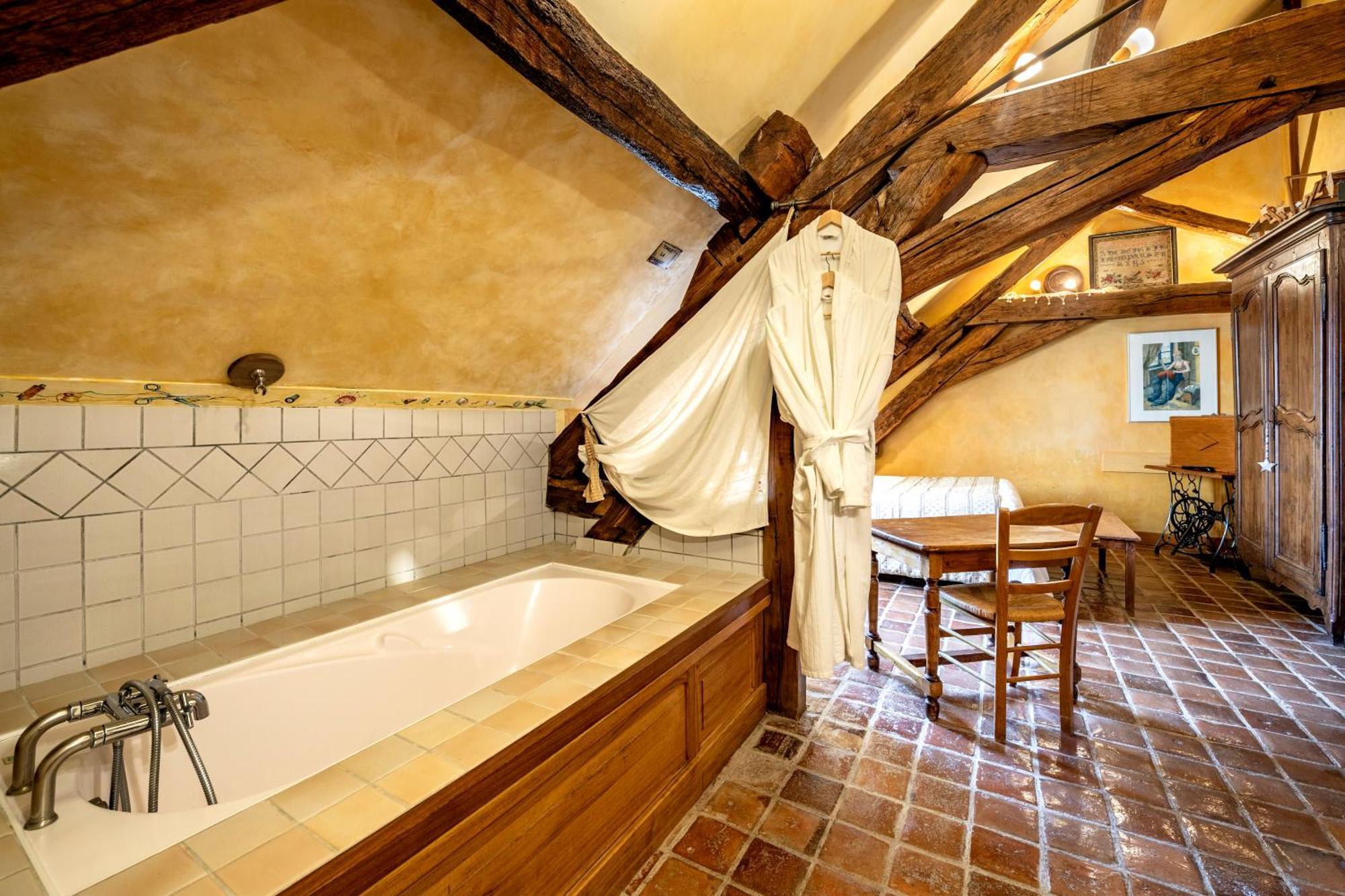 Hotel De La Beursaudiere Nitry Екстериор снимка
