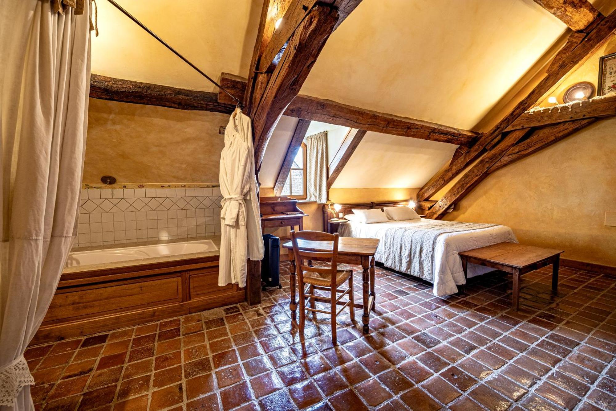 Hotel De La Beursaudiere Nitry Екстериор снимка