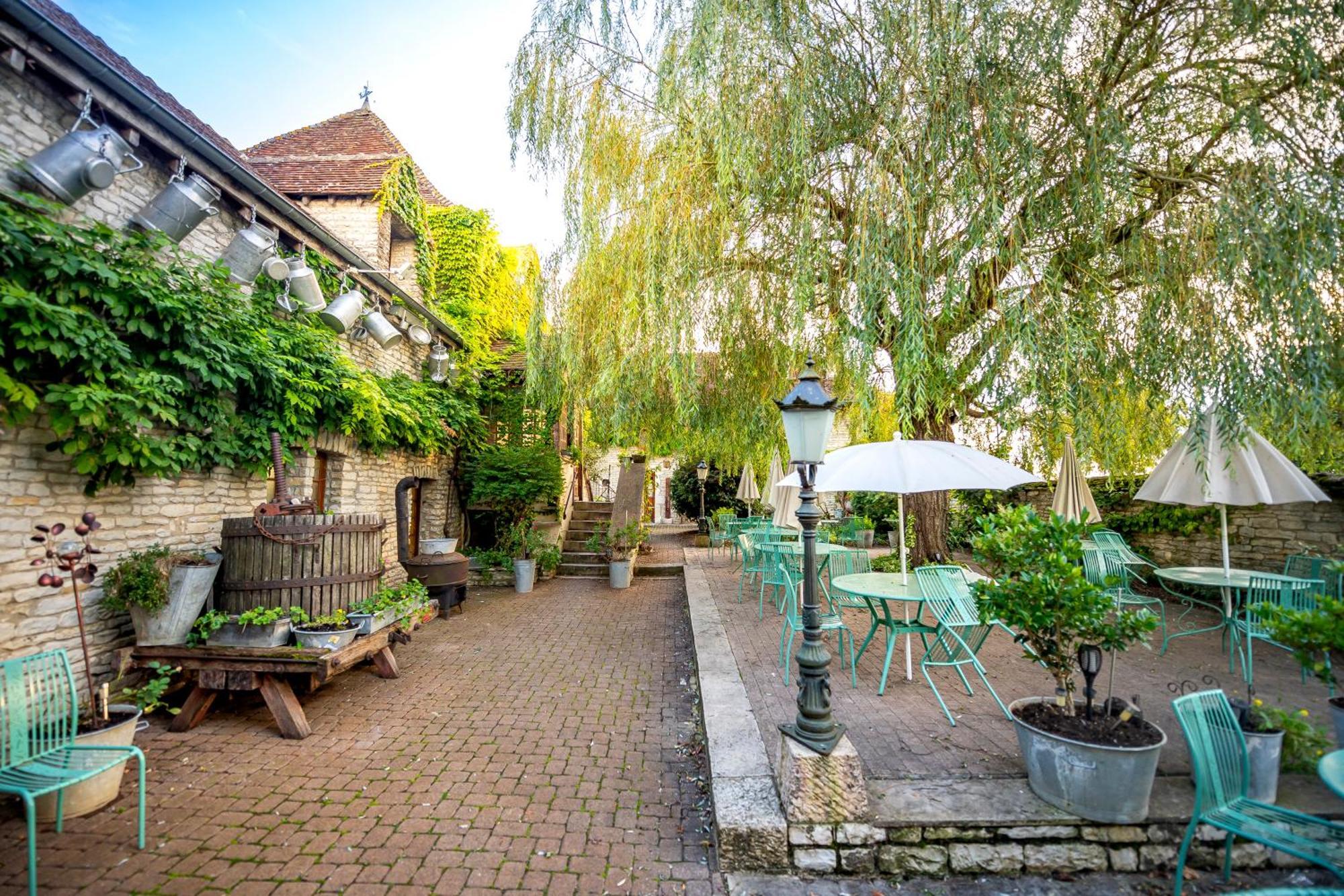 Hotel De La Beursaudiere Nitry Екстериор снимка
