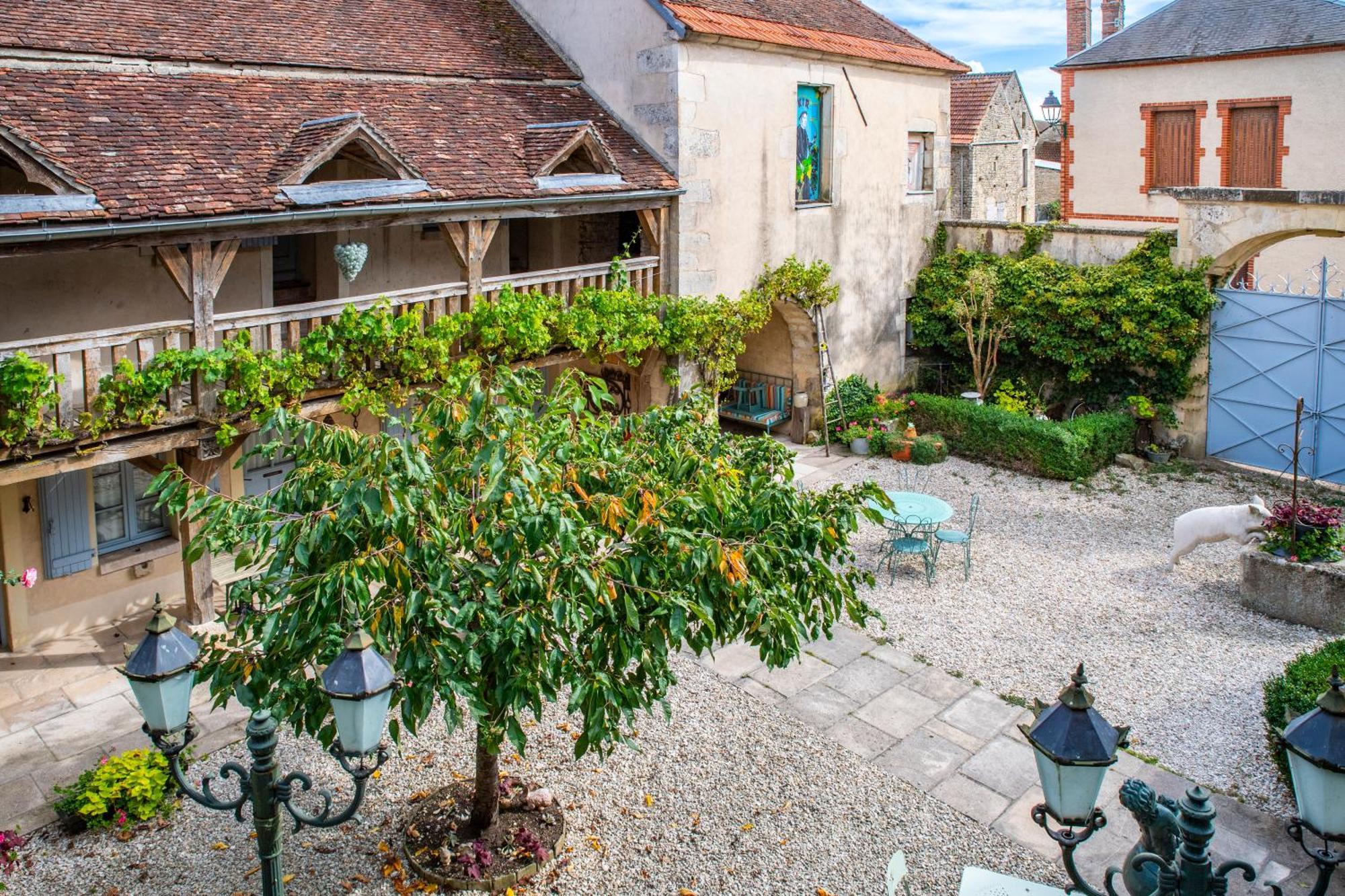 Hotel De La Beursaudiere Nitry Екстериор снимка