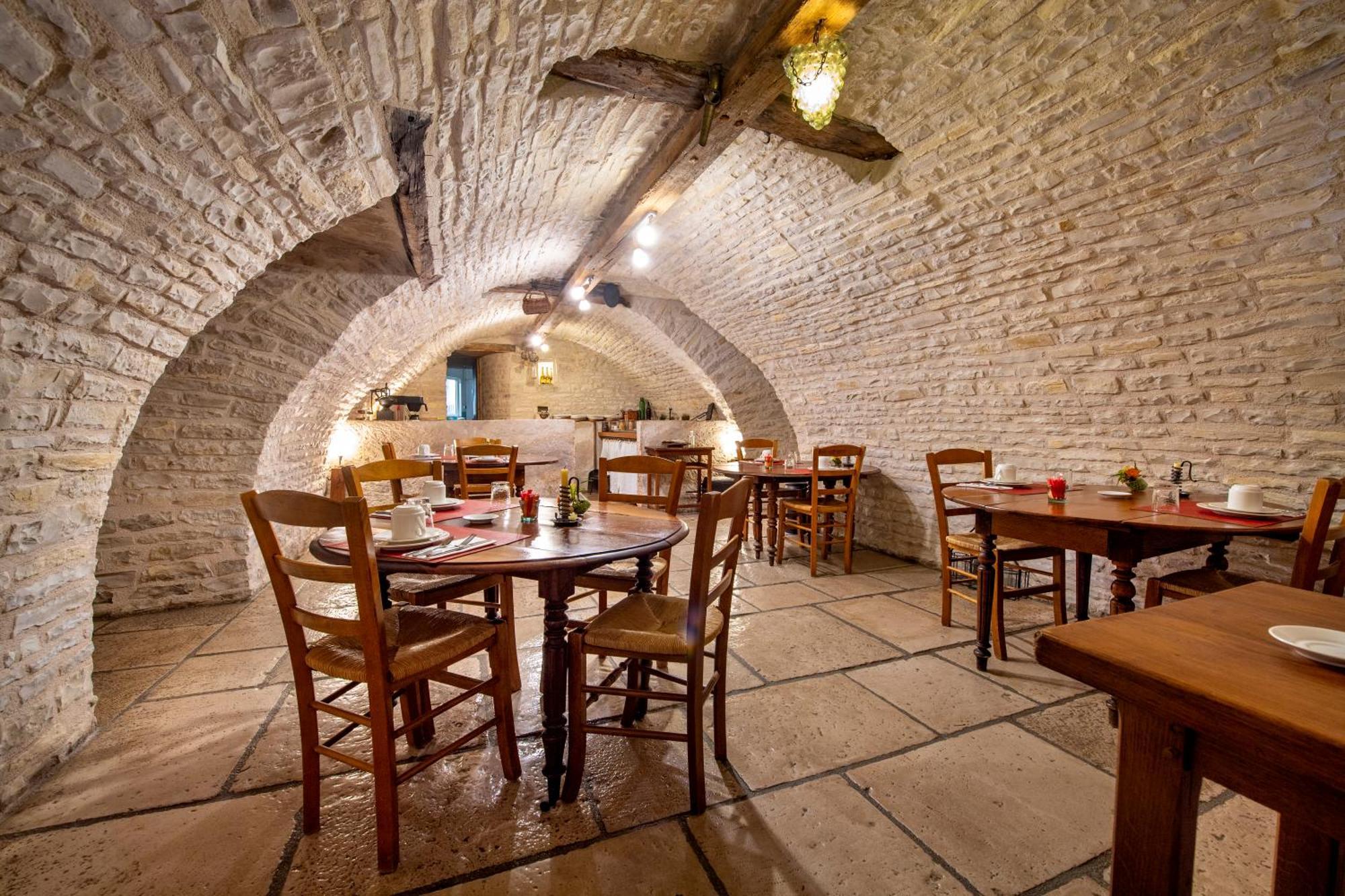 Hotel De La Beursaudiere Nitry Екстериор снимка