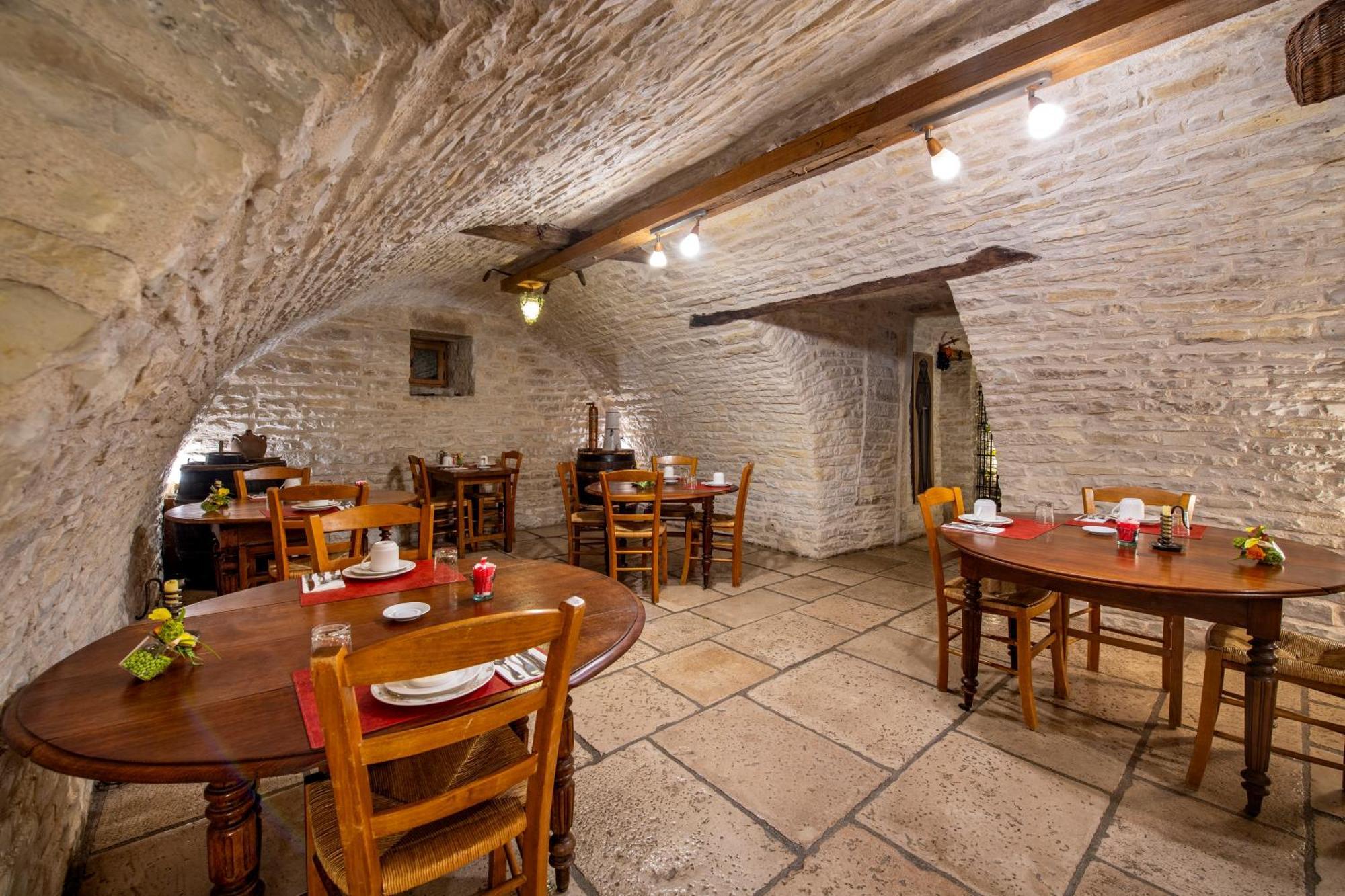 Hotel De La Beursaudiere Nitry Екстериор снимка