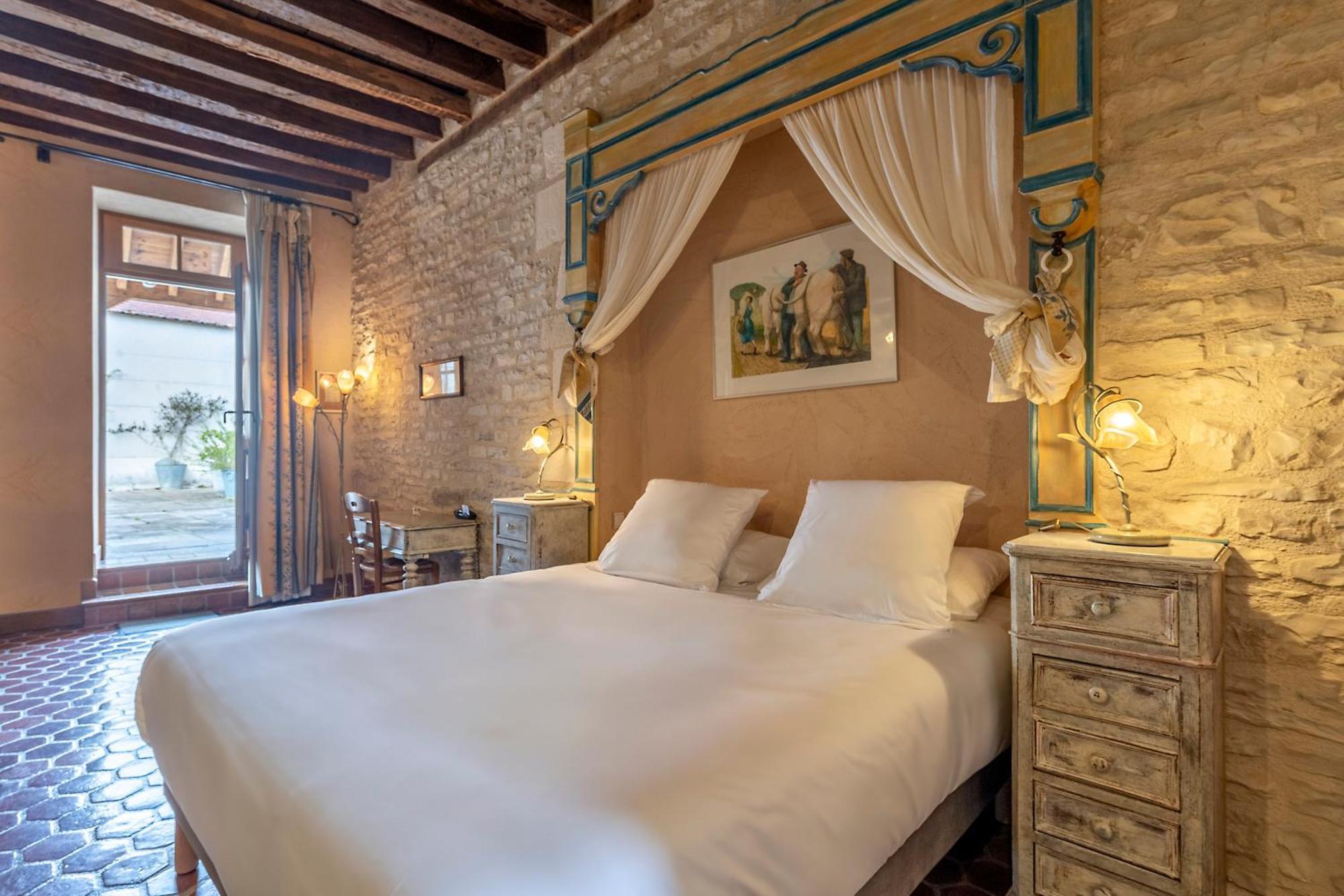 Hotel De La Beursaudiere Nitry Екстериор снимка
