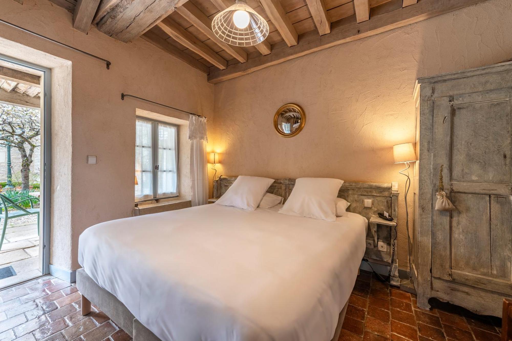Hotel De La Beursaudiere Nitry Екстериор снимка