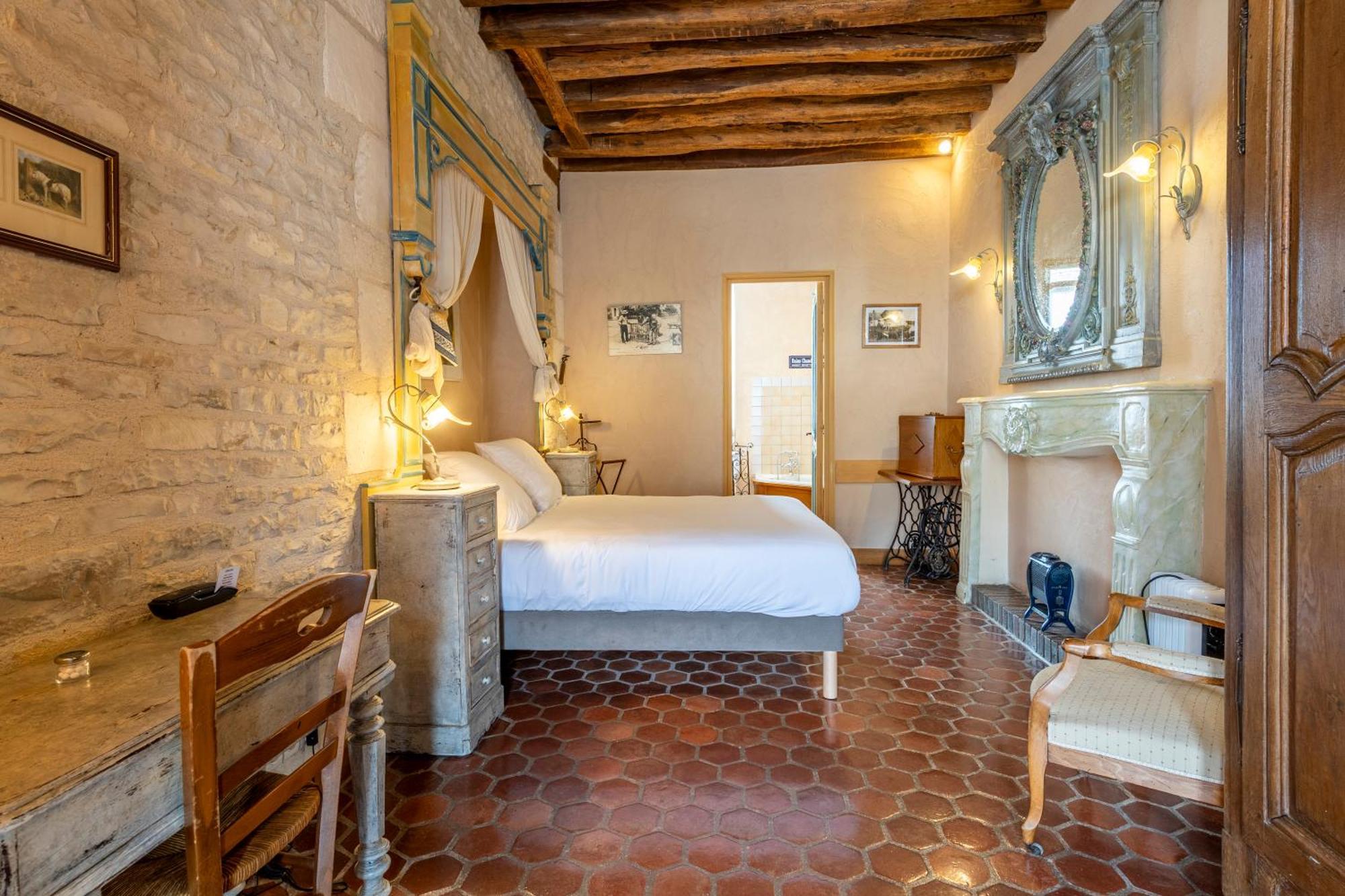 Hotel De La Beursaudiere Nitry Екстериор снимка