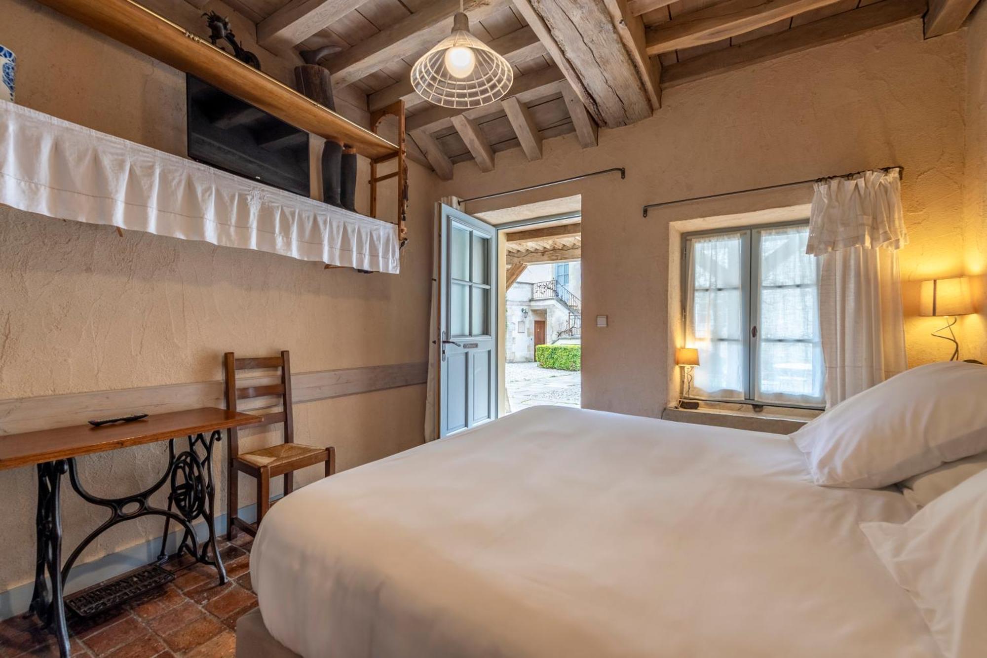 Hotel De La Beursaudiere Nitry Екстериор снимка